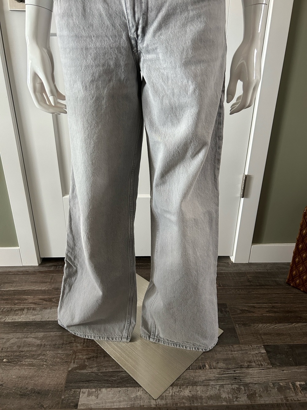 Zara Z1975 Mid-Rise Wide Leg Jeans ✨
NWOT • Size 27 / US 4 - Picture 8 of 8
